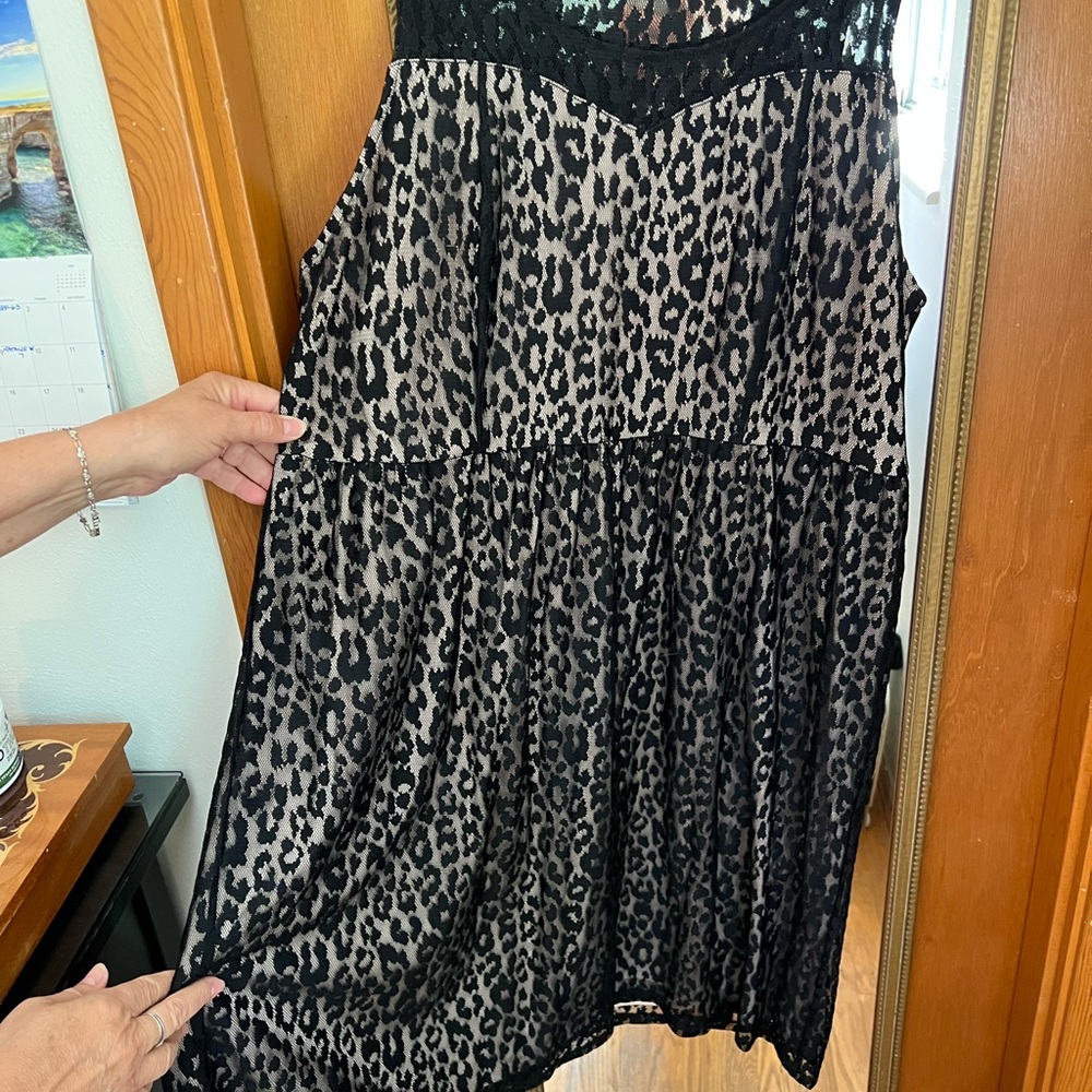 Cute lacy dress. like New!